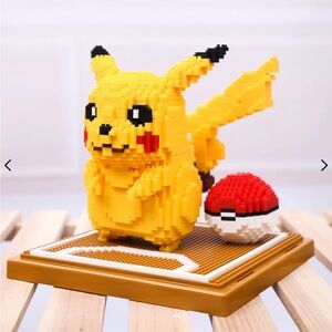 NIB LNO Yellow Pixelated Pikachu Building Set
